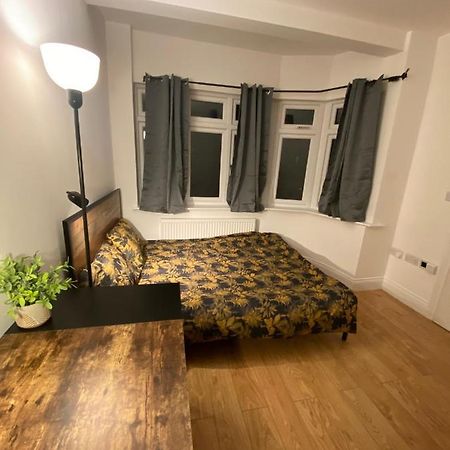 4 Wharncliffe Drive Otel Hanwell Dış mekan fotoğraf