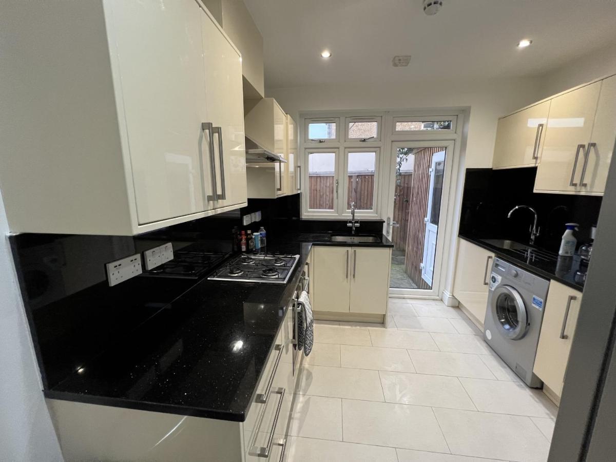 4 Wharncliffe Drive Otel Hanwell Dış mekan fotoğraf