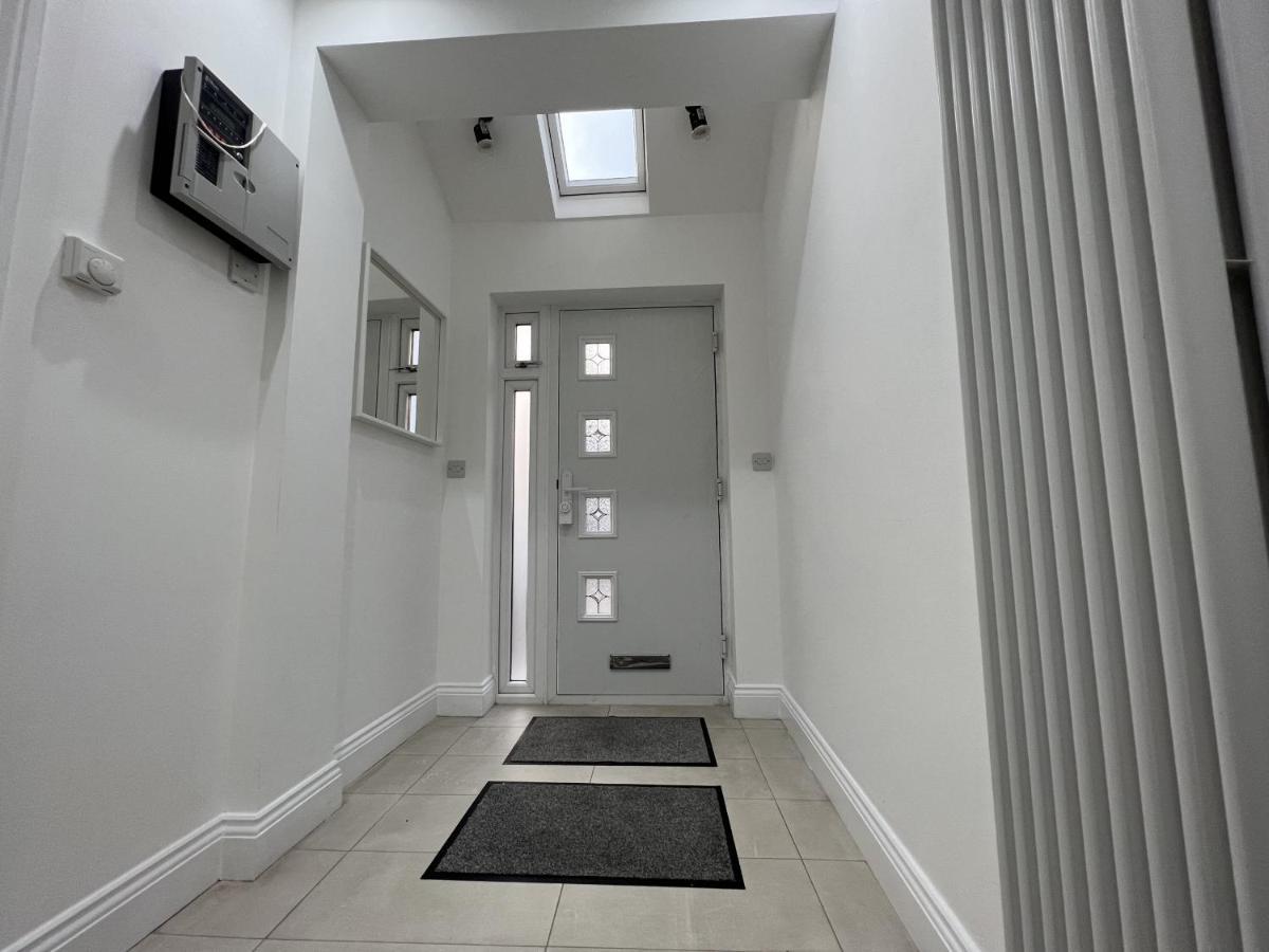 4 Wharncliffe Drive Otel Hanwell Dış mekan fotoğraf