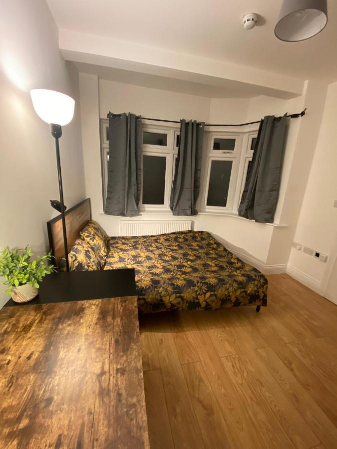 4 Wharncliffe Drive Otel Hanwell Dış mekan fotoğraf