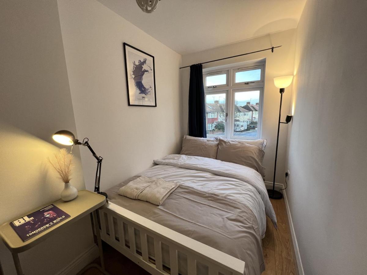 4 Wharncliffe Drive Otel Hanwell Dış mekan fotoğraf