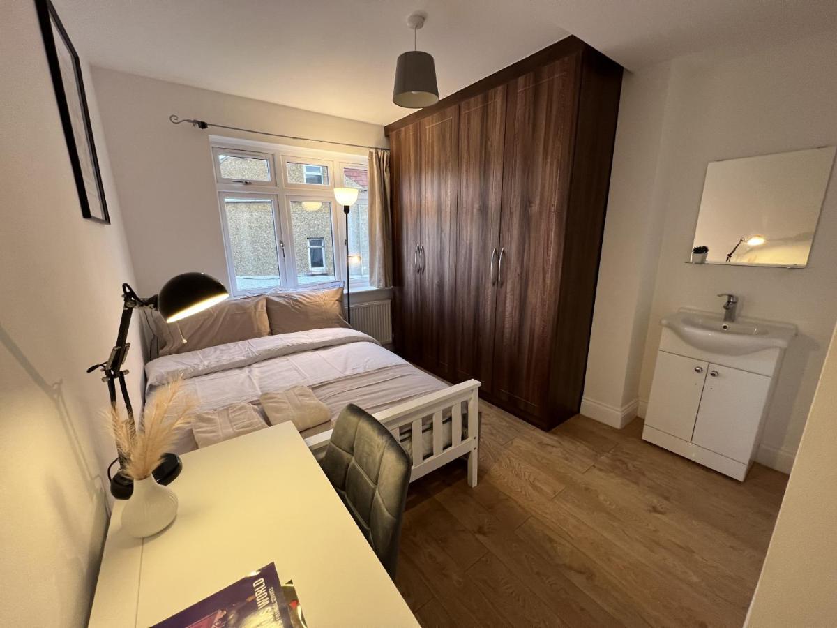 4 Wharncliffe Drive Otel Hanwell Dış mekan fotoğraf