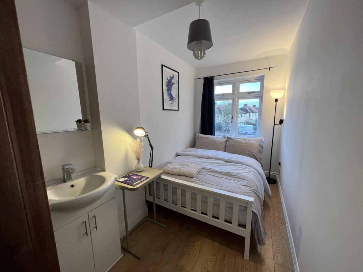 4 Wharncliffe Drive Otel Hanwell Dış mekan fotoğraf