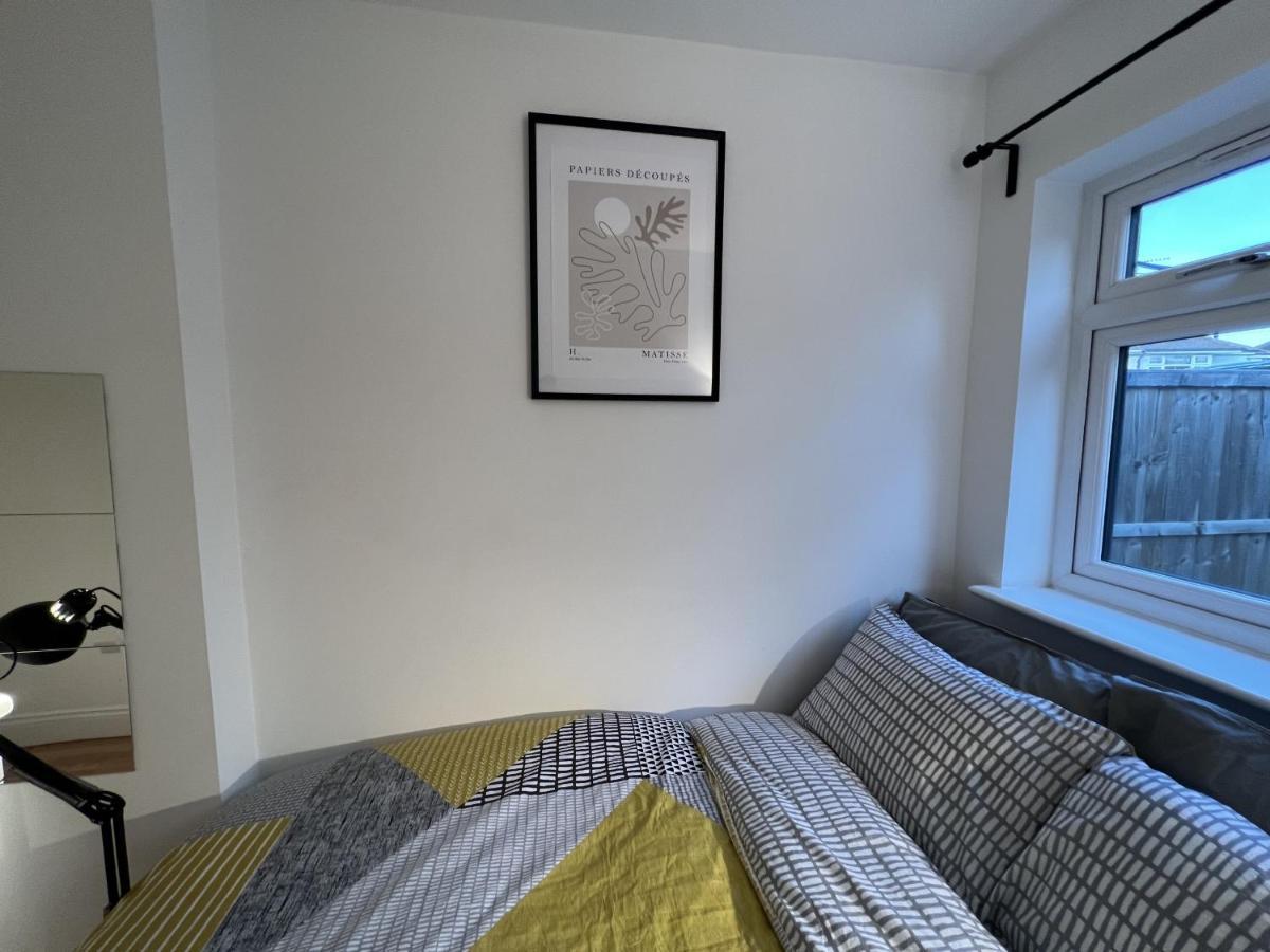 4 Wharncliffe Drive Otel Hanwell Dış mekan fotoğraf