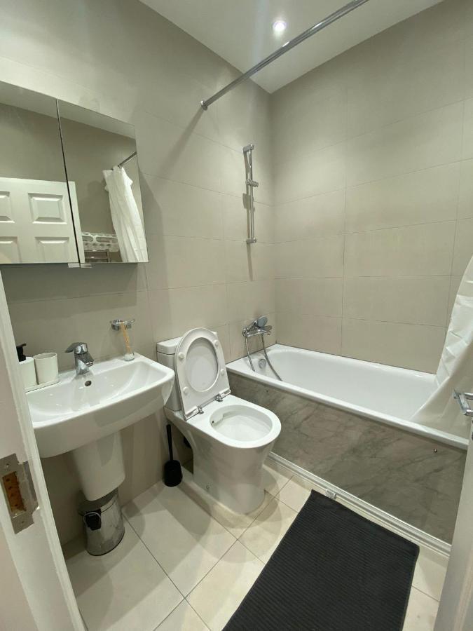 4 Wharncliffe Drive Otel Hanwell Dış mekan fotoğraf