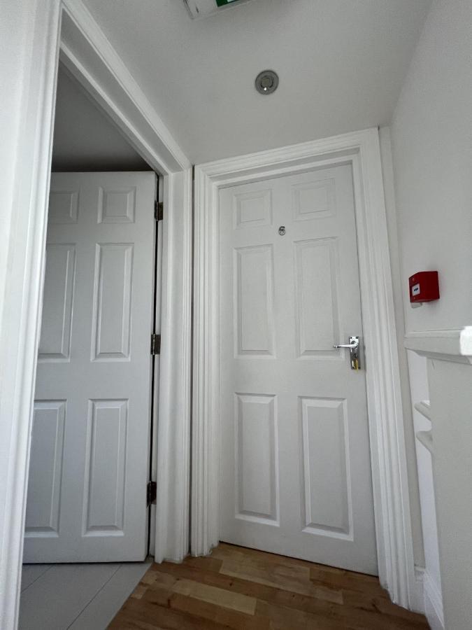 4 Wharncliffe Drive Otel Hanwell Dış mekan fotoğraf