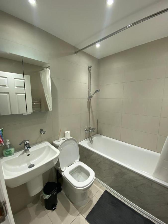 4 Wharncliffe Drive Otel Hanwell Dış mekan fotoğraf
