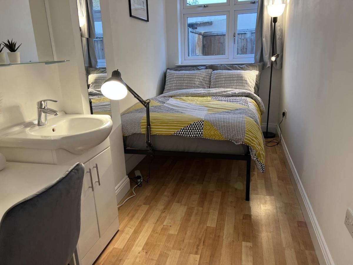 4 Wharncliffe Drive Otel Hanwell Dış mekan fotoğraf
