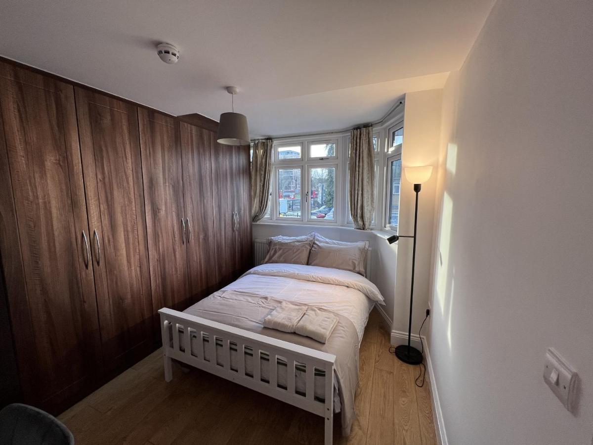 4 Wharncliffe Drive Otel Hanwell Dış mekan fotoğraf