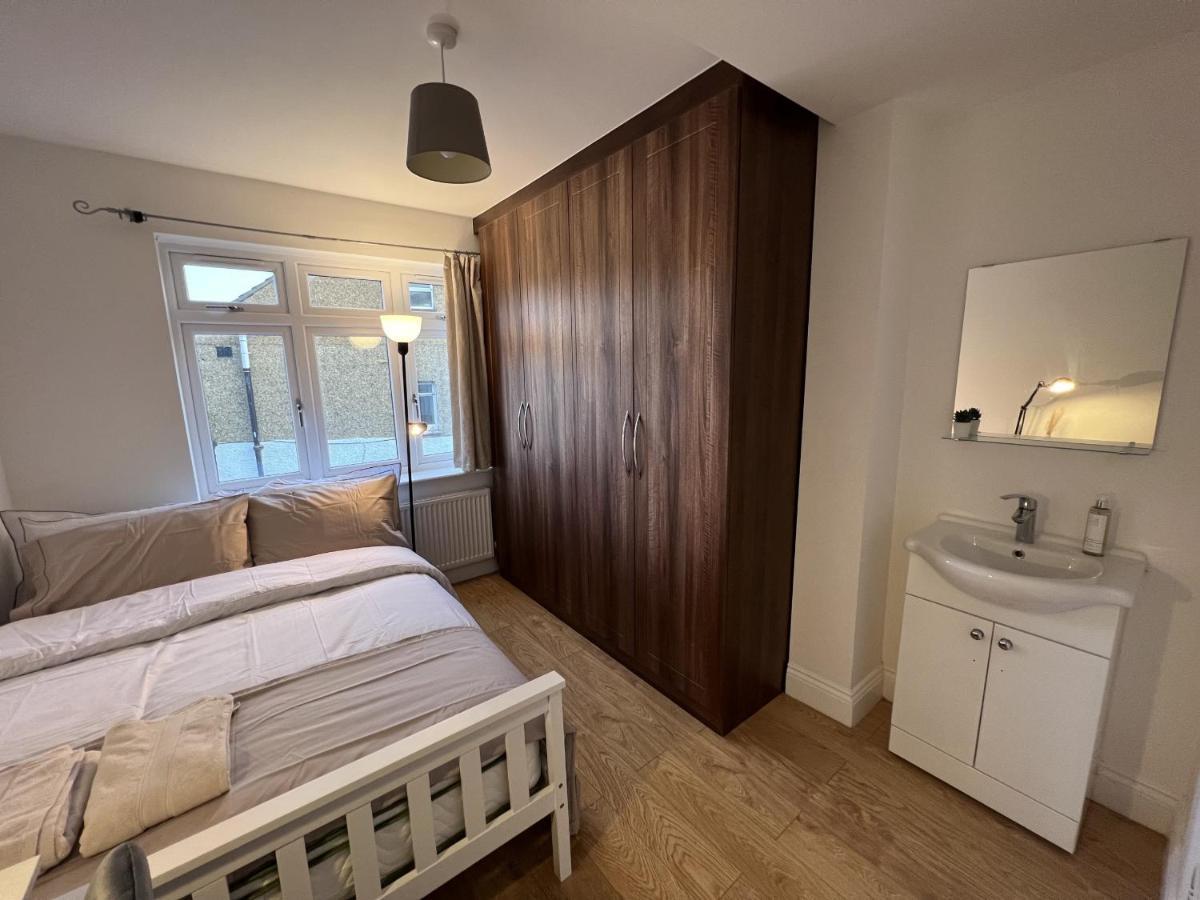 4 Wharncliffe Drive Otel Hanwell Dış mekan fotoğraf