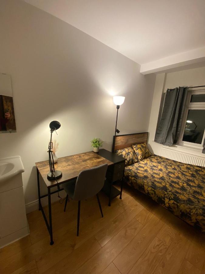 4 Wharncliffe Drive Otel Hanwell Dış mekan fotoğraf