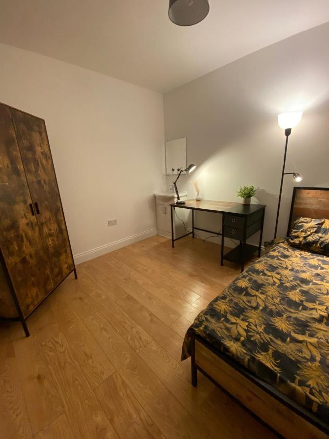 4 Wharncliffe Drive Otel Hanwell Dış mekan fotoğraf